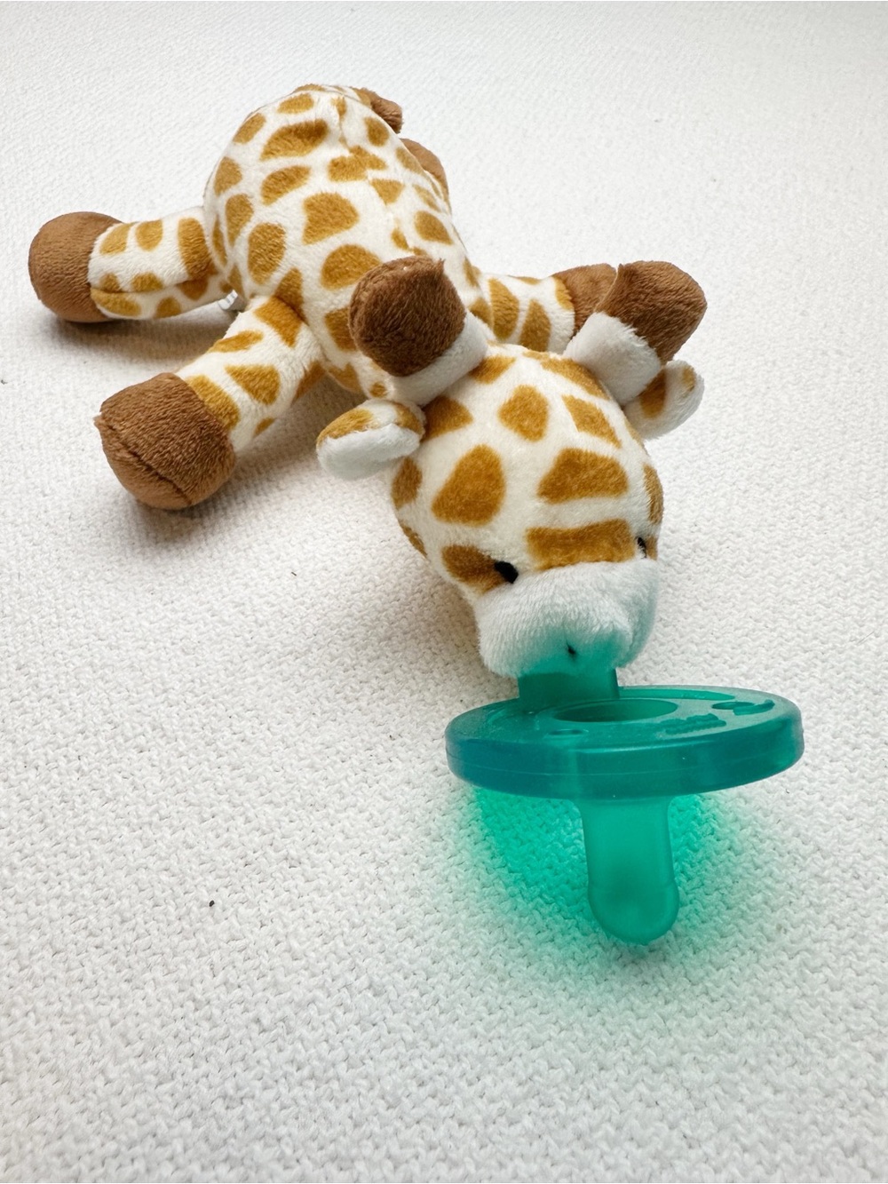 WubbaNub Giraffe Plushie with AVENT Pacifier